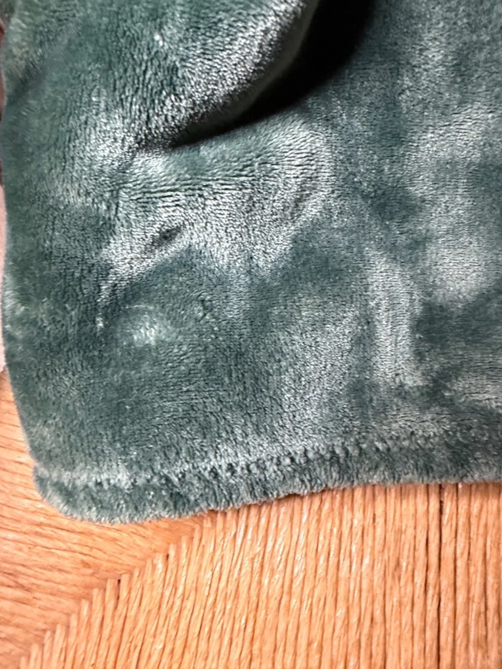 Room Essentials Forest Green Lightweight Plush Throw for Double Bed or Couch